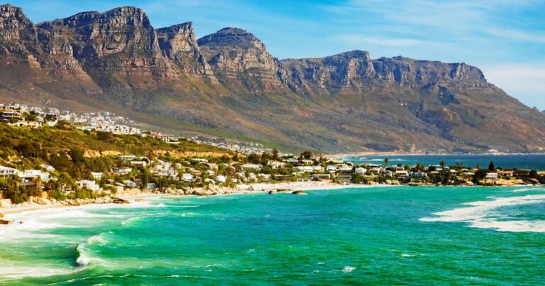 breathtaking-view-rocky-cliffs-by-ocean-captured-cape-town-south-africa